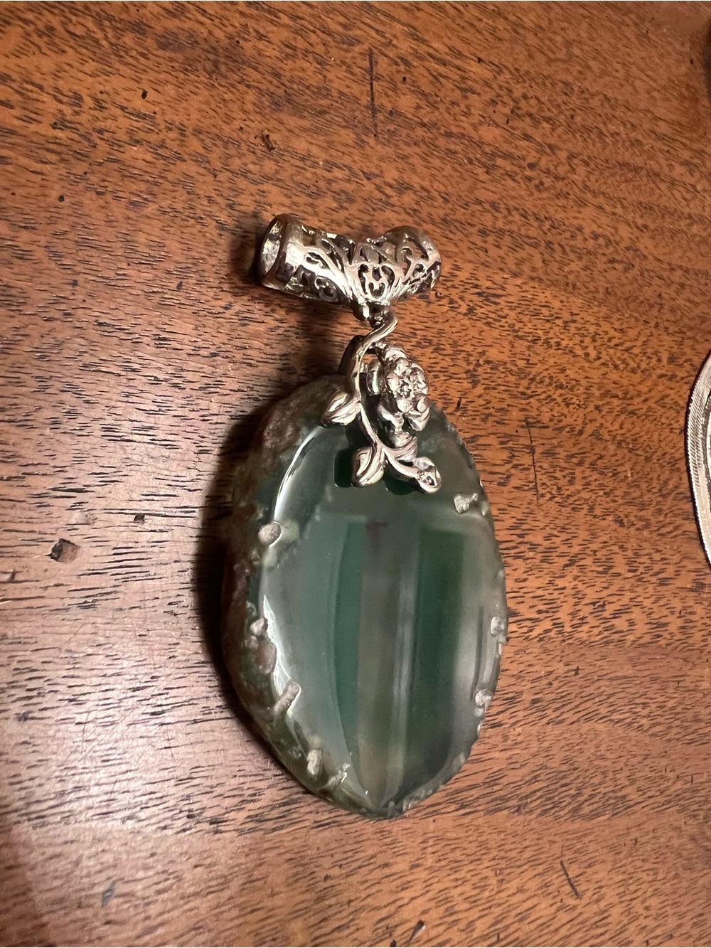 Green Agate Oval Pendant Necklace - Elegant Silver Tone Setting - Picture 3 of 7